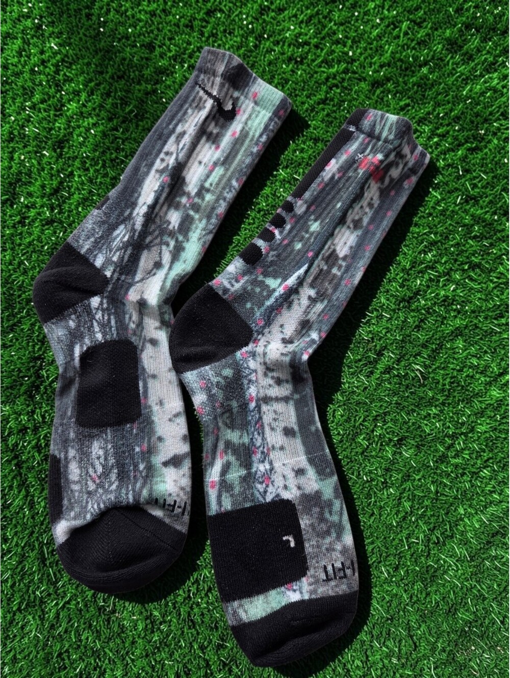 Nike Elite Dri-FIT Basketball Crew Socks Size L Gray Mint Pink Graphic